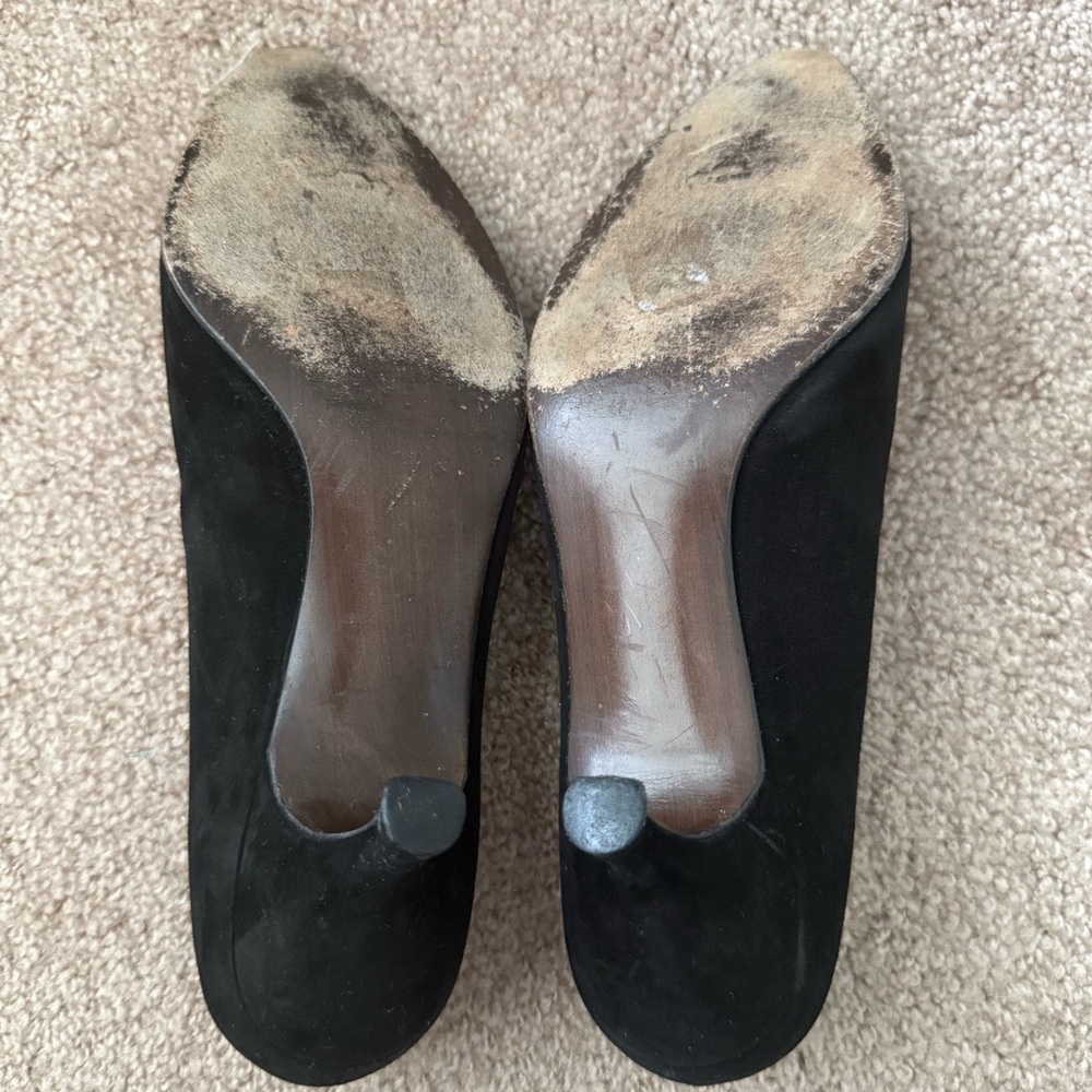Stuart Weitzman Pointed Toe Kitten Heel Suede Pumps - Picture 8 of 12